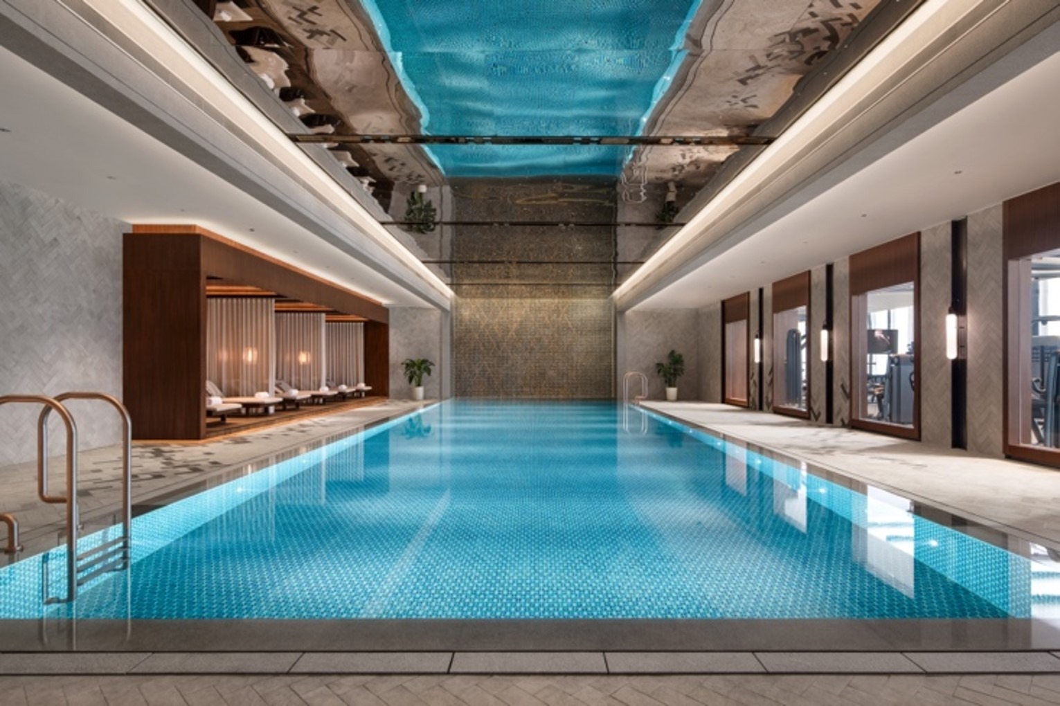 Making the Most of the Gangnam Mirror Room Experience